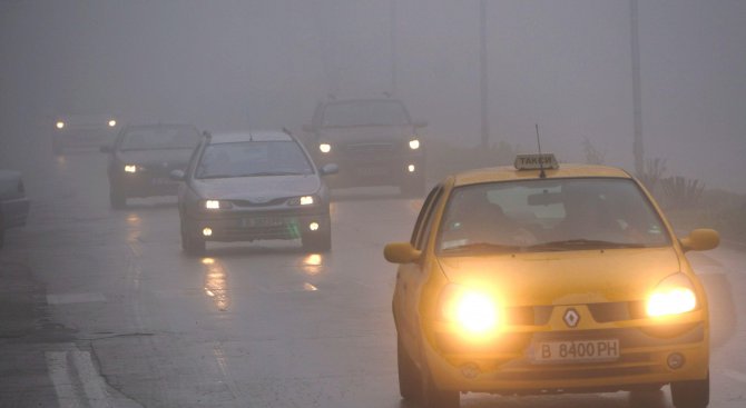 Мъгла затруднява движението в района на Твърдица и Котел