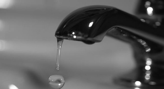 Половин България пие замърсена вода