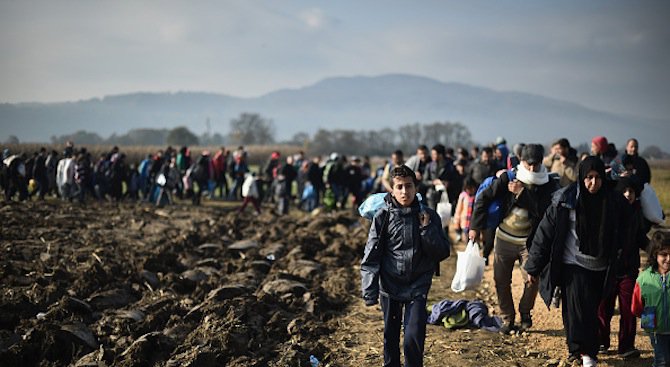 Вътрешният министър на Бавария на среща с Бъчварова: Ще извадим Гърция от Шенген, ако не спре бежанц