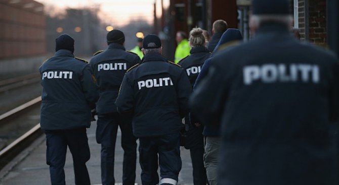 100 души с маски и качулки нападнаха мигранти в Стокхолм