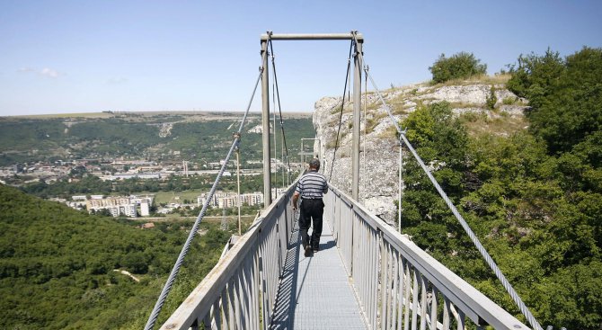 Прокуратурата забрани ползването на опасен въжен мост край Пловдив