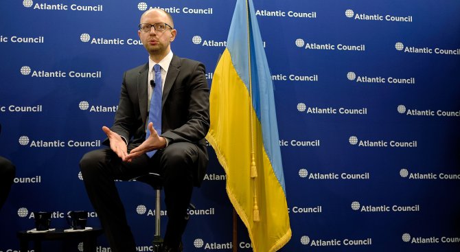 Съюзници свалят украинския премиер Арсений Яценюк?