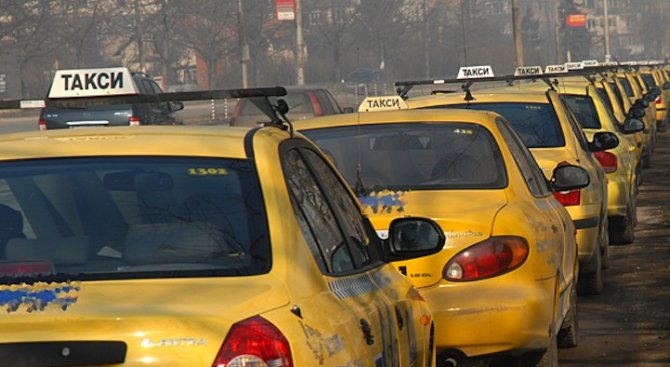 Таксиджия погна с нож служители на &quot;Градска мобилност&quot;