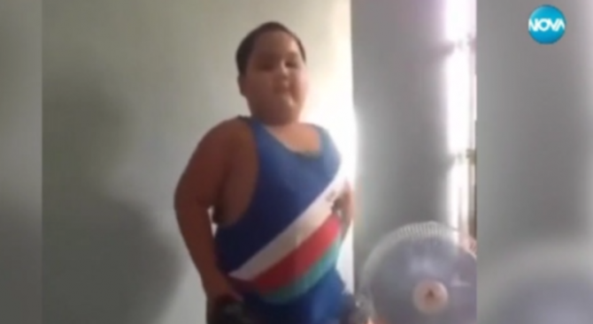 6-годишно филипинче стана хит в интернет със своите танци (видео)