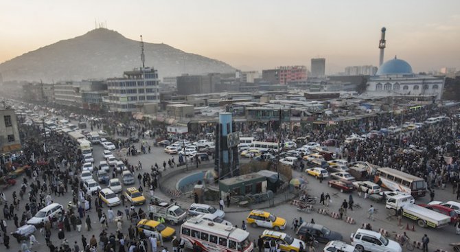 Атентатор самоубиец се самовзриви пред полицейско управление в Кабул