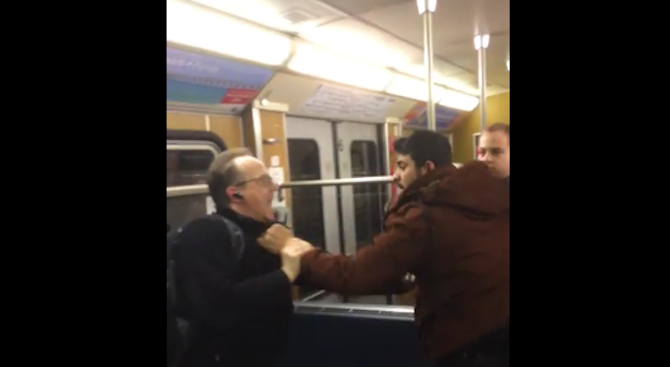 Бежанци се нахвърлят на мъж в метрото в Мюнхен (видео)
