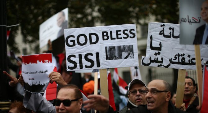 Египетски съд отмени смъртните присъди на 149 привърженици на сваления президент ислямист Мохамед Мо