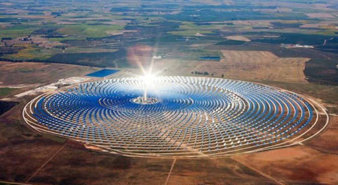 Кралят на Мароко откри в Сахара една от най-големите слънчеви централи в света (видео)