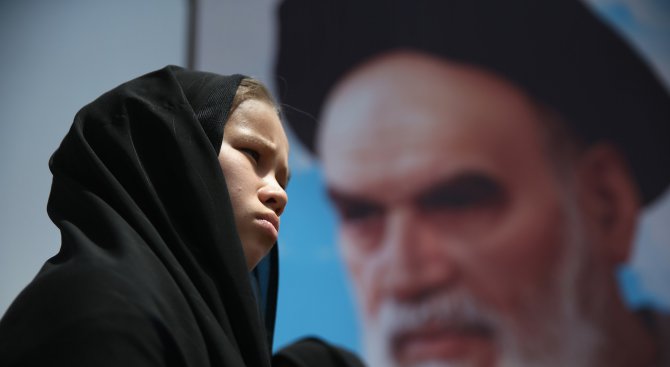 ООН: Все повече момиченца се омъжват насила в Иран