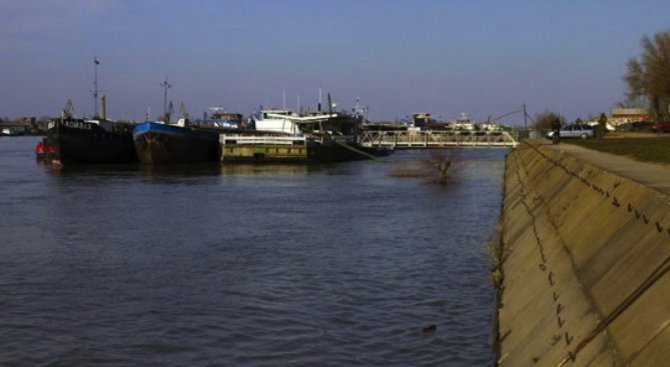 Спад в нивото на река Дунав в началото на българския участък