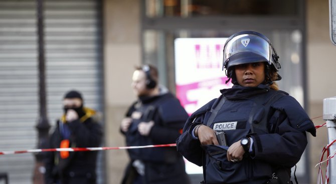 Двама души бяха застреляни на улицата във френския град Вилюрбан