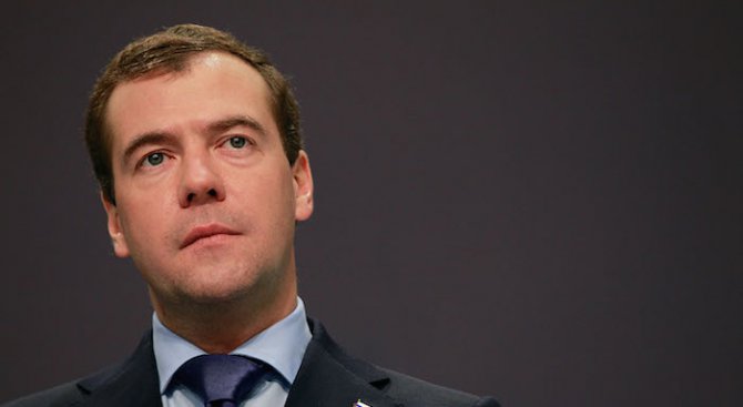 Медведев: Русия и Западът се хлъзгат към нова студена война