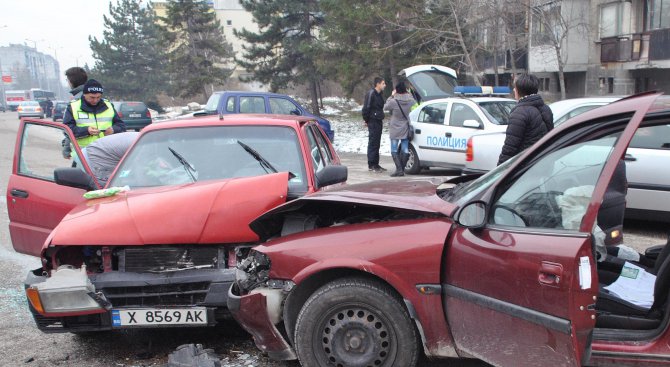 25-годишен загина при челна катастрофа на пътя Русе-Разград