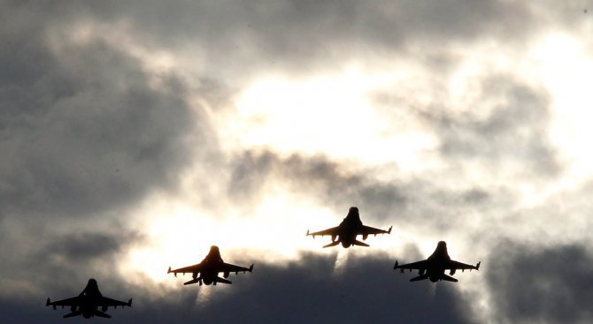 Холандия нанесе за пръв път въздушни удари в Сирия