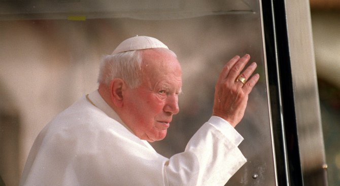 Папа Йоан Павел II въртял любов с омъжена жена?