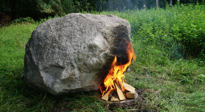 Този камък в гората е Wi-Fi рутер, захранващ се с огън