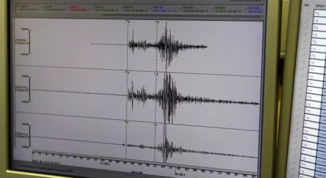 Земетресение с магнитуд 6,2 стана край бреговете на Индонезия