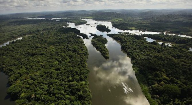 3000 барела нефт са изтекли в Амазония след скъсване на петролопровод в Перу