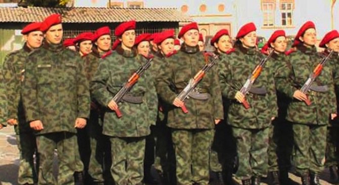 Жените също ще се водят на военен отчет