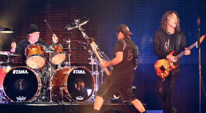 Metallica пуска запис от окървавената парижка зала благотворително