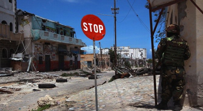 Най-малко 12 души загинаха при експлозии в Могадишу