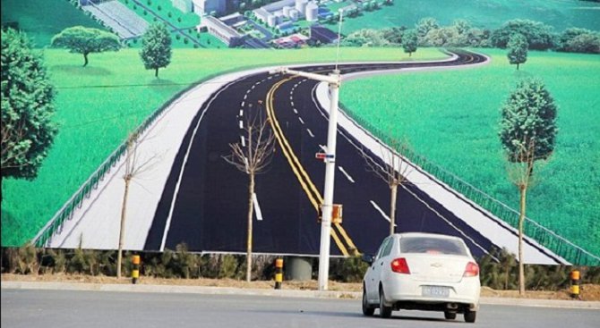 Това продължение на магистрала в Китай всъщност е 3D билборд