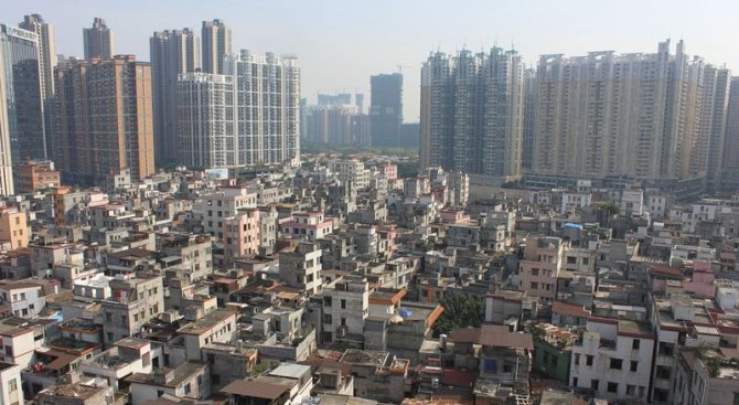 Защо в средата на китайските мегаполиси има малки селца?