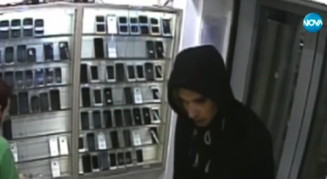 Арестуваха младежа, опитал да обере магазин за телефони в София