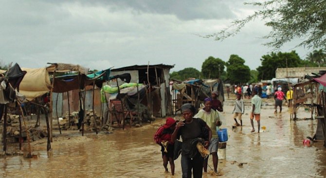 Над 9600 домове под вода заради наводнения в Хаити