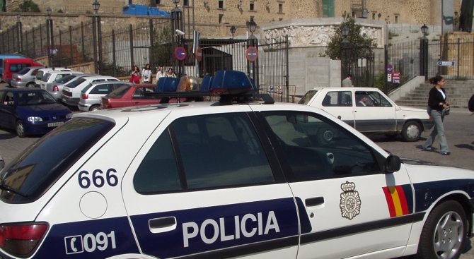 В Испания заловиха 5 тона дрехи за бойците на „Ислямска държава“