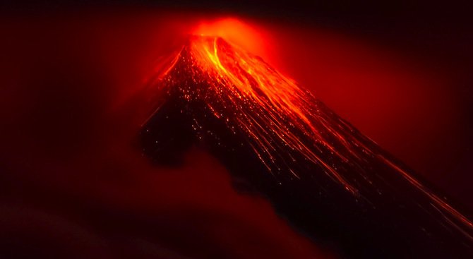Вулканът Фуего изригна