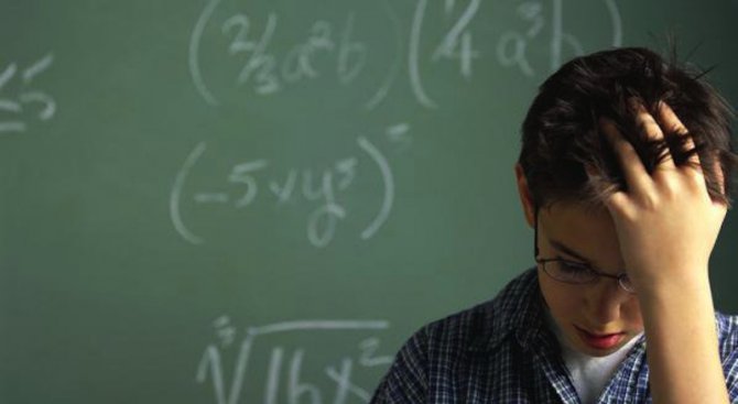 Българските ученици са най-слаби по четене, математика и природни науки (обновена+видео)