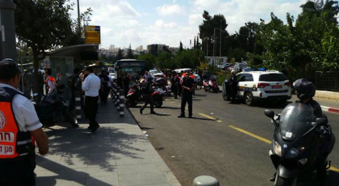 Един убит и 9 ранени при нападение на мъж с нож в Тел Авив
