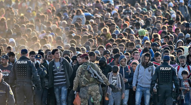 ЕК: Затварянето на пътя на мигрантите през Западните Балкани е факт, а не намерение