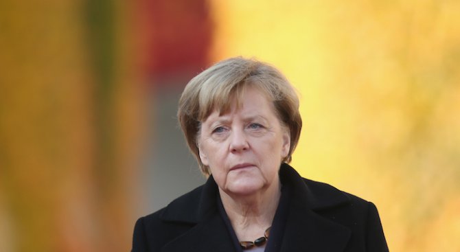 Меркел: Затварянето на балканския маршрут не решава проблема