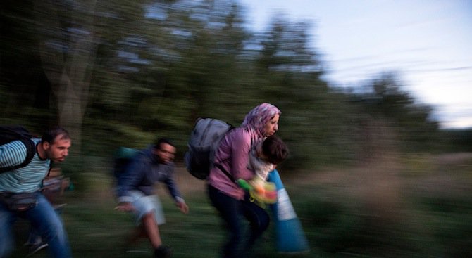 Гръцката мафия прекарва бежанци срещу 200-300 евро