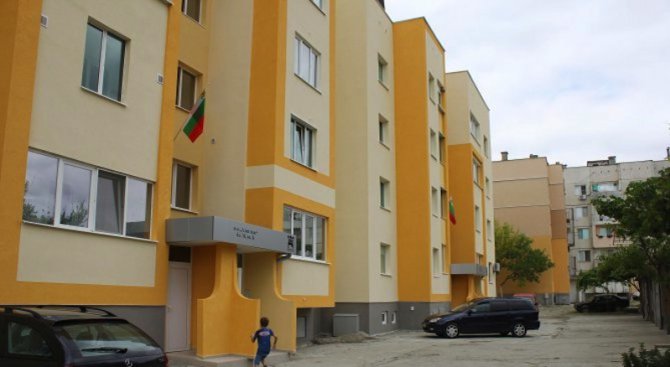 Избират фирми за саниране на 19 блока в Перник