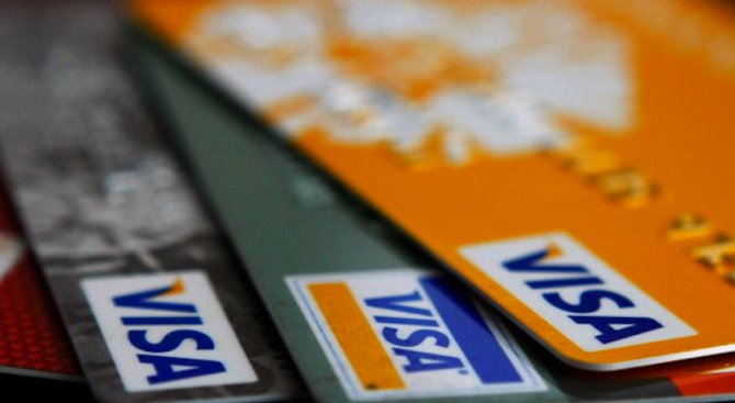 Над 1,7 млрд. евро са изхарчени с български банкови карти през 2015 година