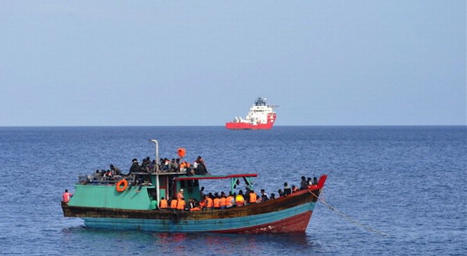 Спасиха 615 мигранти край бреговете на Либия