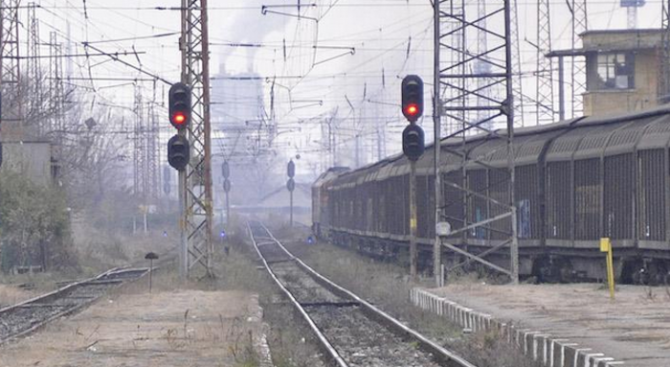 Влак прегази възрастна жена в София