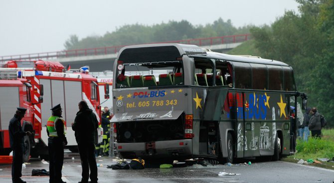 12 души загинаха след катастрофа във Франция