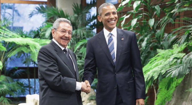 Барак Обама и Раул Кастро с историческа среща в Хавана (видео+снимки)