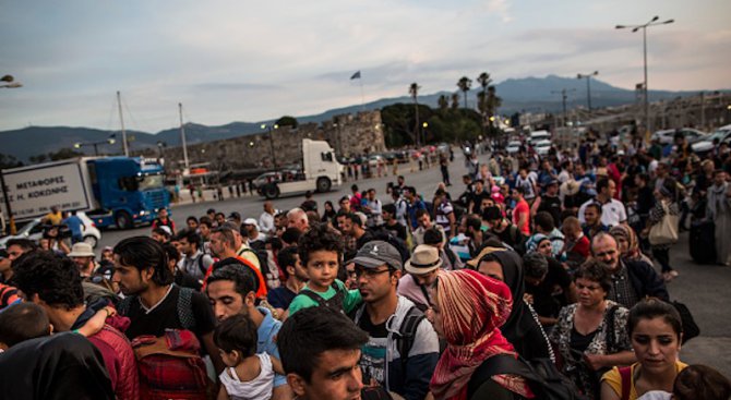 Бежанци блокираха автомагистрала в Гърция