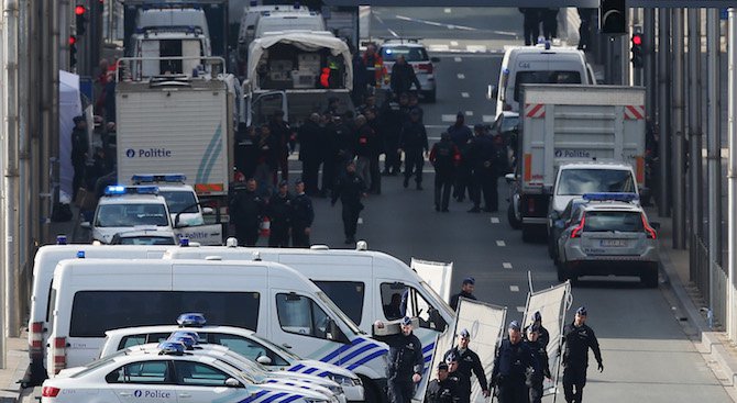 Белгийският вътрешен министър призна за допуснати грешки преди атентатите в Брюксел