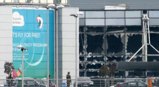 Единият от братята Бакрауи се е взривил на летището в Брюксел, а другият - в метрото