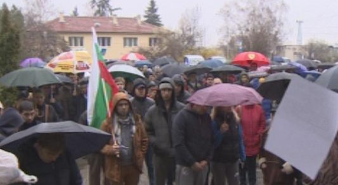 Жителите на софийското село Лозен излязоха на протест