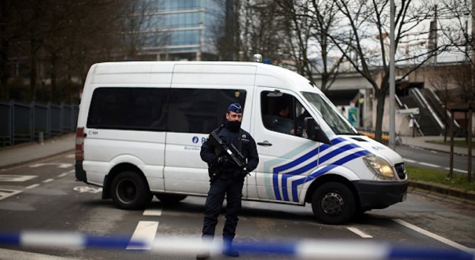 Взривове и престрелка в Брюксел, обезвреден е джихадист - &quot;голяма риба&quot; (обновена+видео)