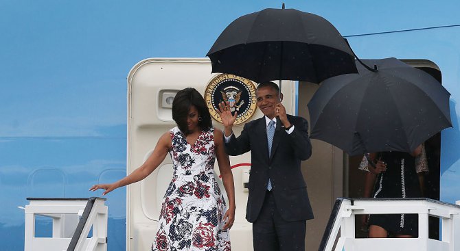 Обама пристигна в Куба на историческо посещение