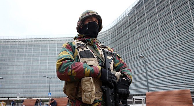 Откриха впечатляващ военен арсенал в Брюксел
