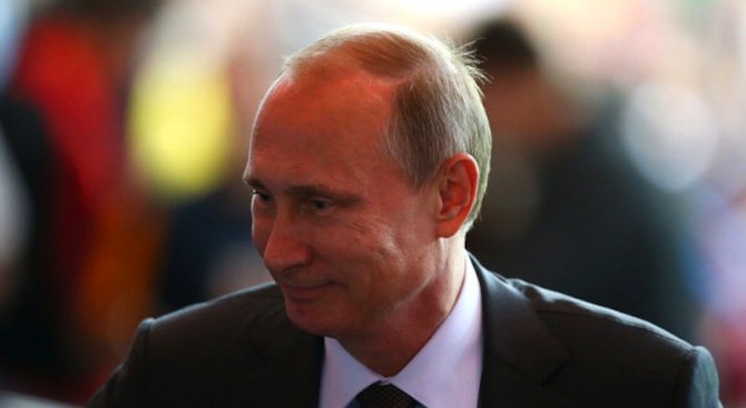 Путин се шегува с Кери в Кремъл